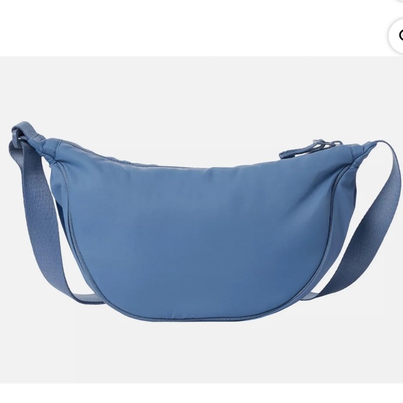 32 Degrees Handbags - NWT 32 degrees crossbody